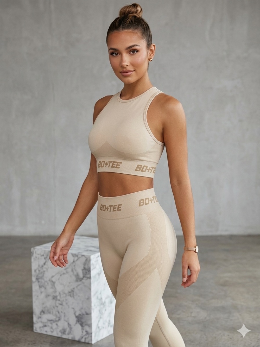 BO+TEE Women's High-Neck Seamless Crop Sports Bra in Cream